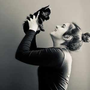 Meet your Posher, Cassandra